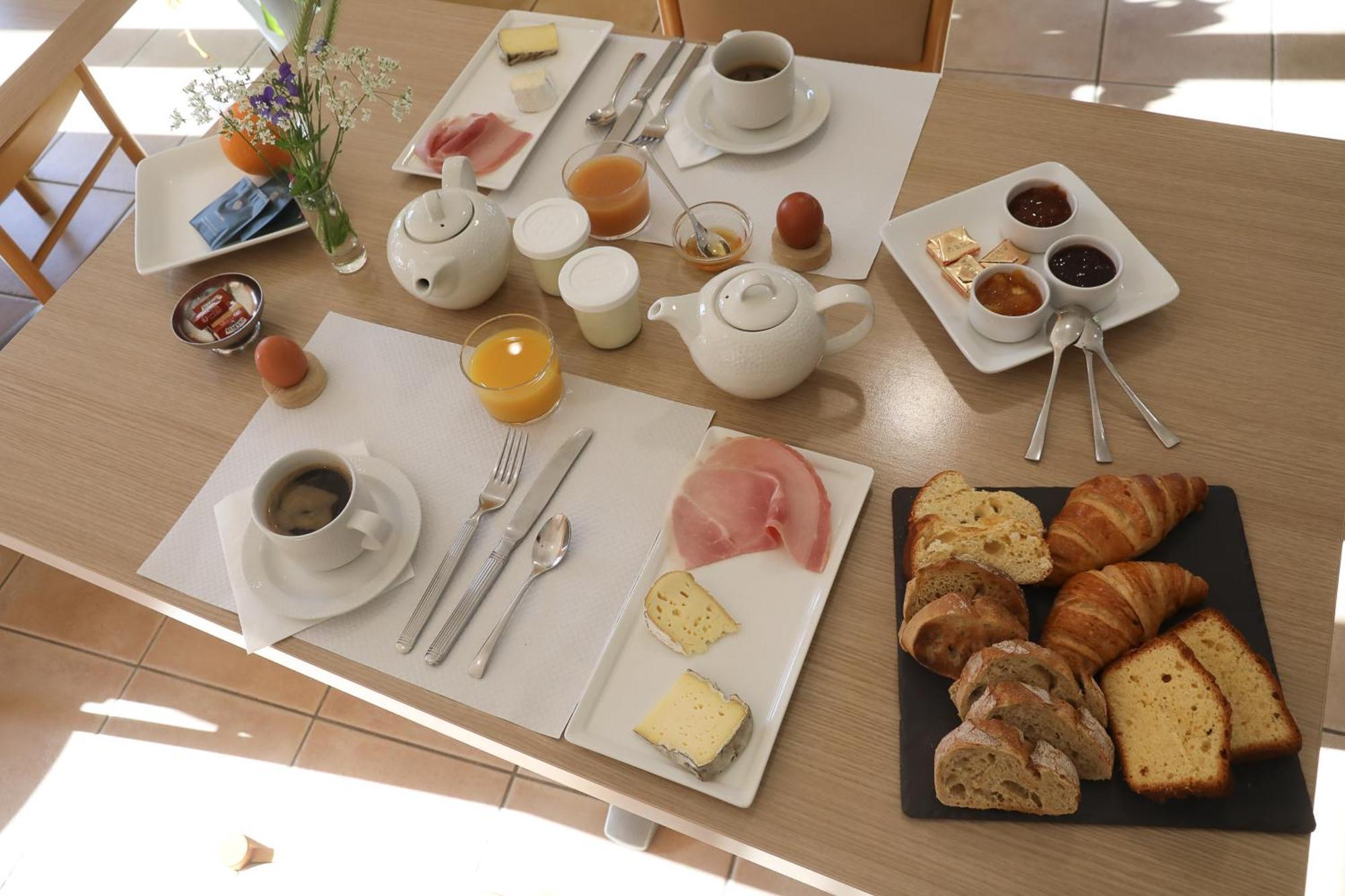 Logis Hotel Spa Restaurant Le Provence Lanarce Luaran gambar
