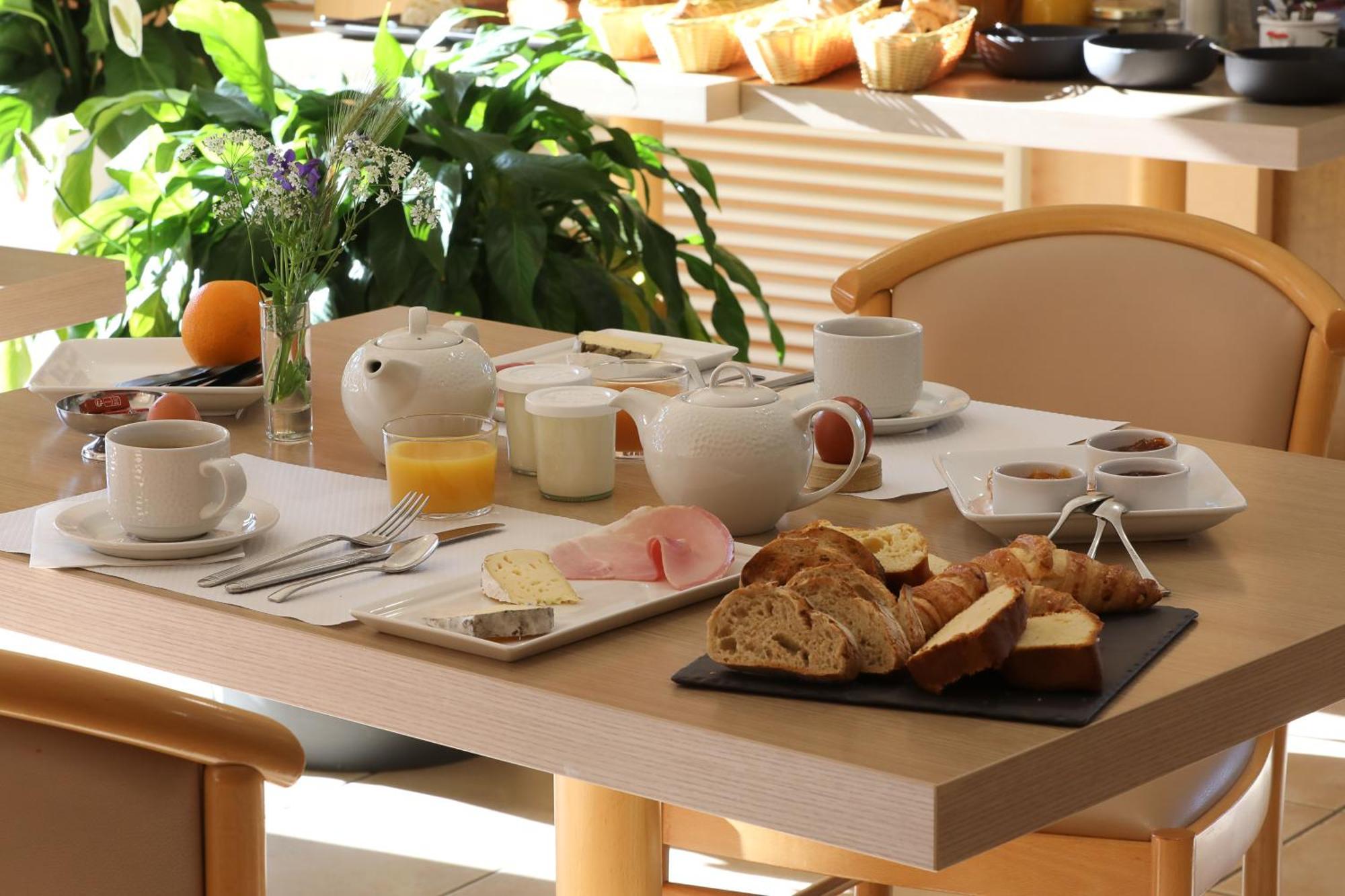 Logis Hotel Spa Restaurant Le Provence Lanarce Luaran gambar