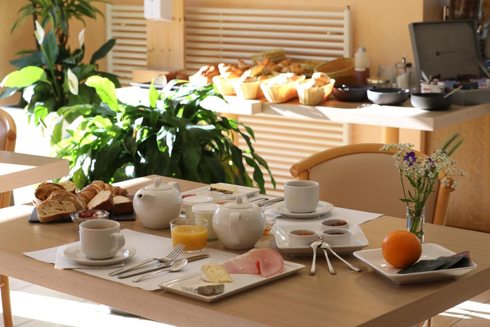 Logis Hotel Spa Restaurant Le Provence Lanarce Luaran gambar
