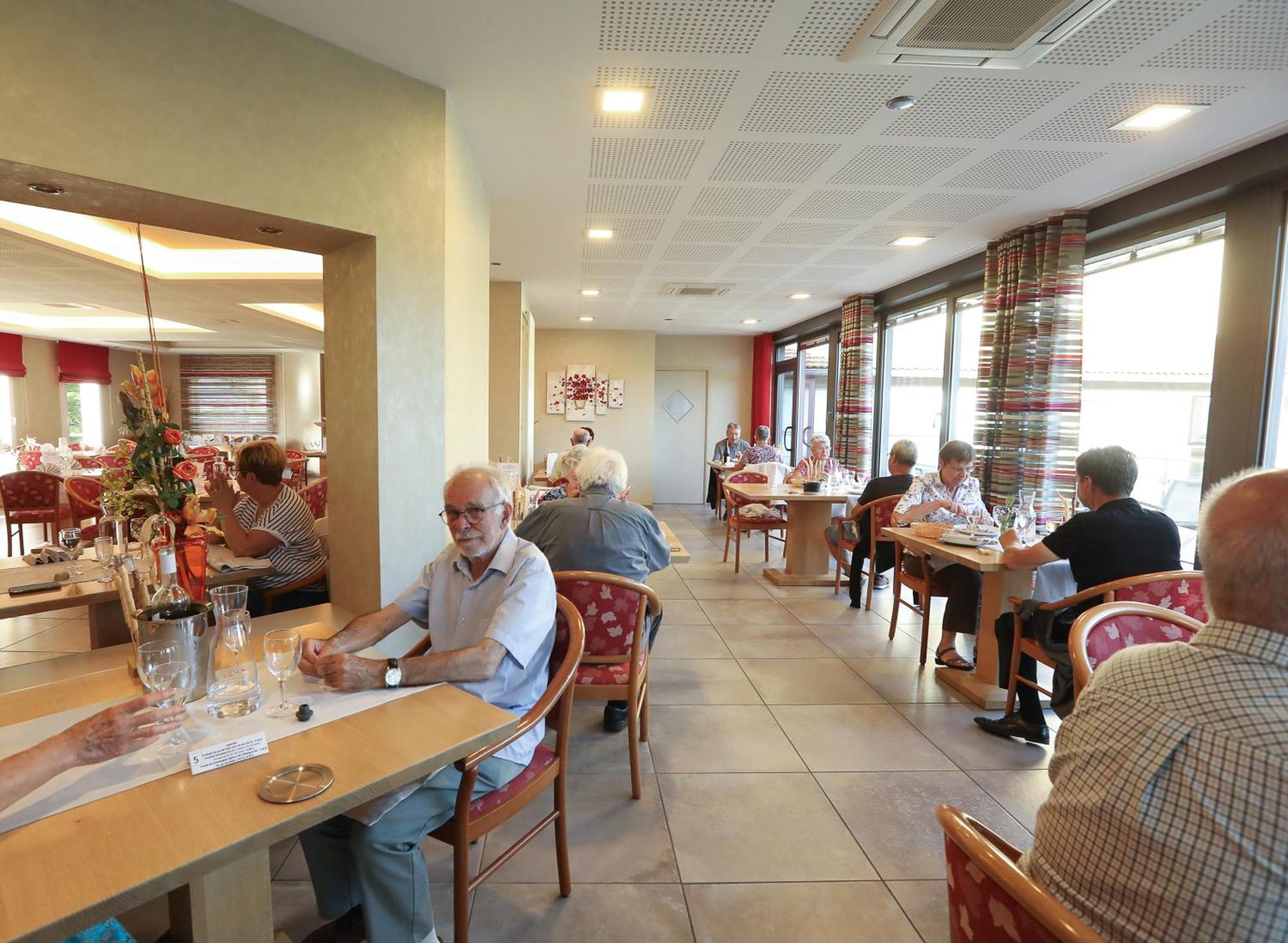 Logis Hotel Spa Restaurant Le Provence Lanarce Luaran gambar
