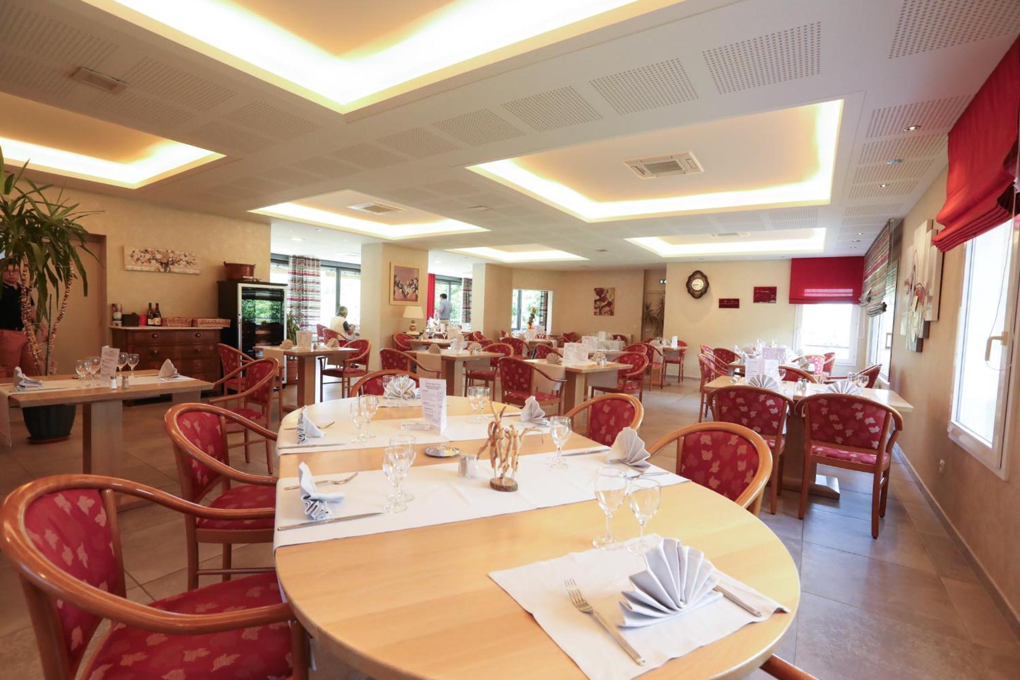 Logis Hotel Spa Restaurant Le Provence Lanarce Luaran gambar